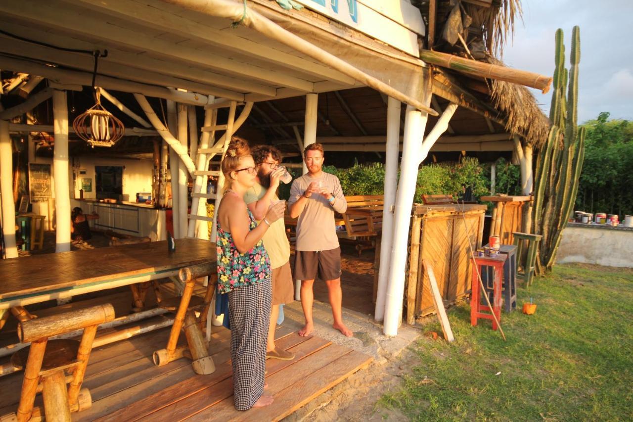 Kamala Surf & Backpacker Hostel Montañita エクステリア 写真