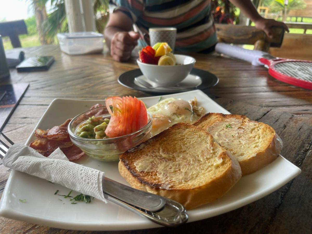 Kamala Surf & Backpacker Hostel Montañita エクステリア 写真