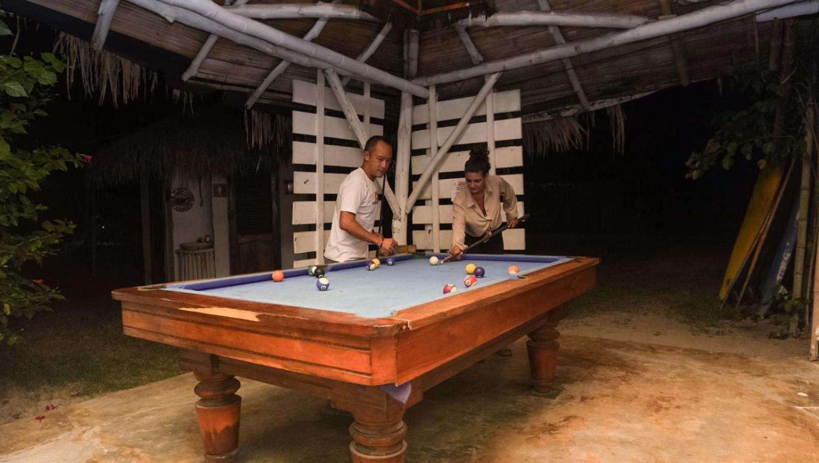 Kamala Surf & Backpacker Hostel Montañita エクステリア 写真