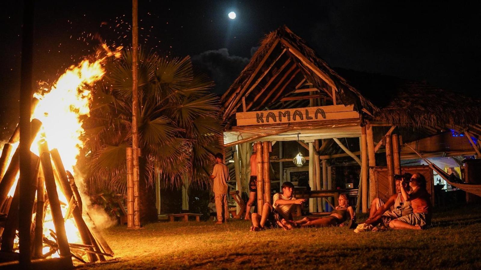 Kamala Surf & Backpacker Hostel Montañita エクステリア 写真