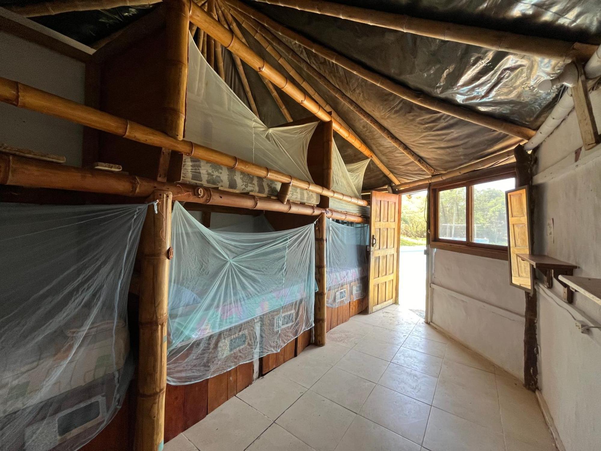 Kamala Surf & Backpacker Hostel Montañita エクステリア 写真