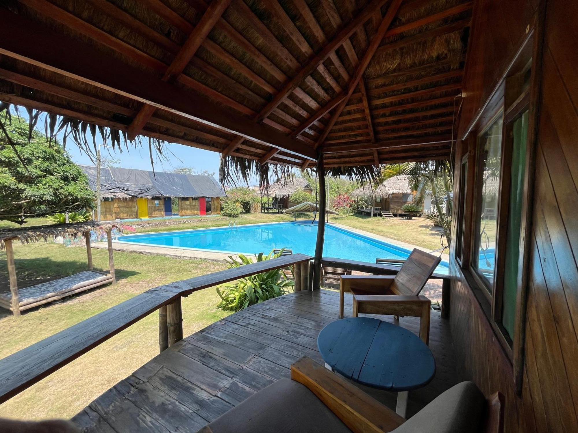 Kamala Surf & Backpacker Hostel Montañita エクステリア 写真