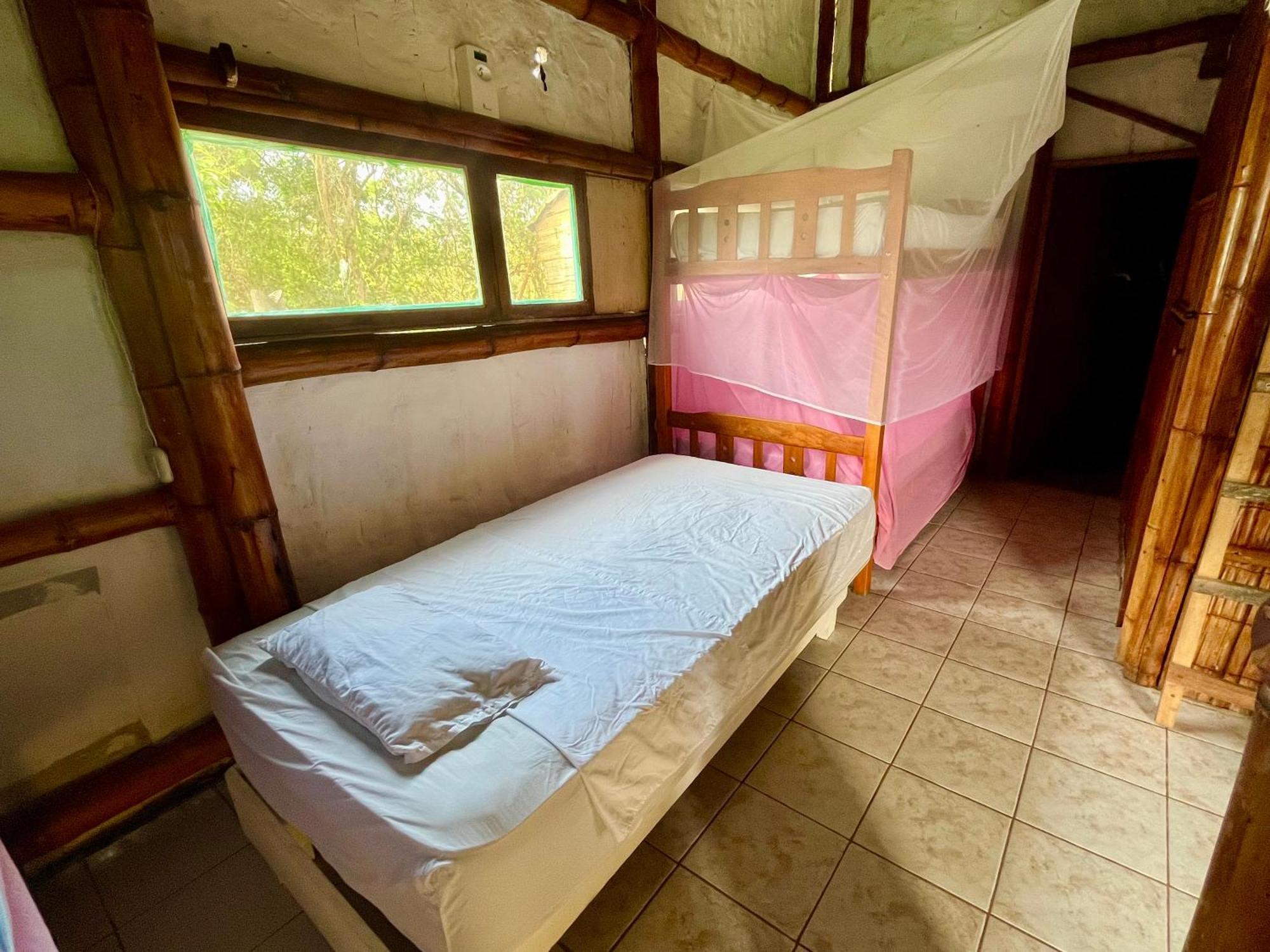 Kamala Surf & Backpacker Hostel Montañita エクステリア 写真