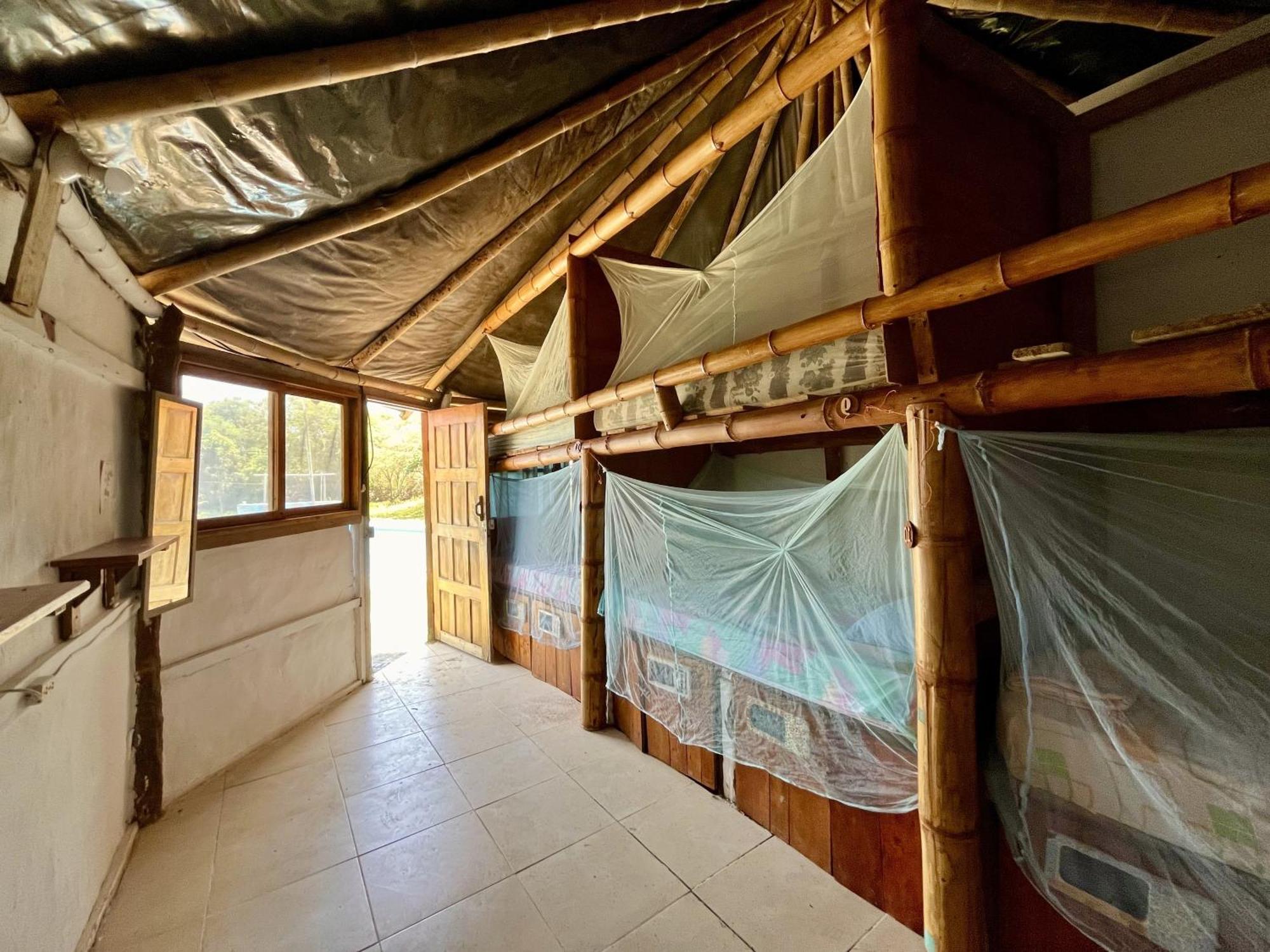 Kamala Surf & Backpacker Hostel Montañita エクステリア 写真