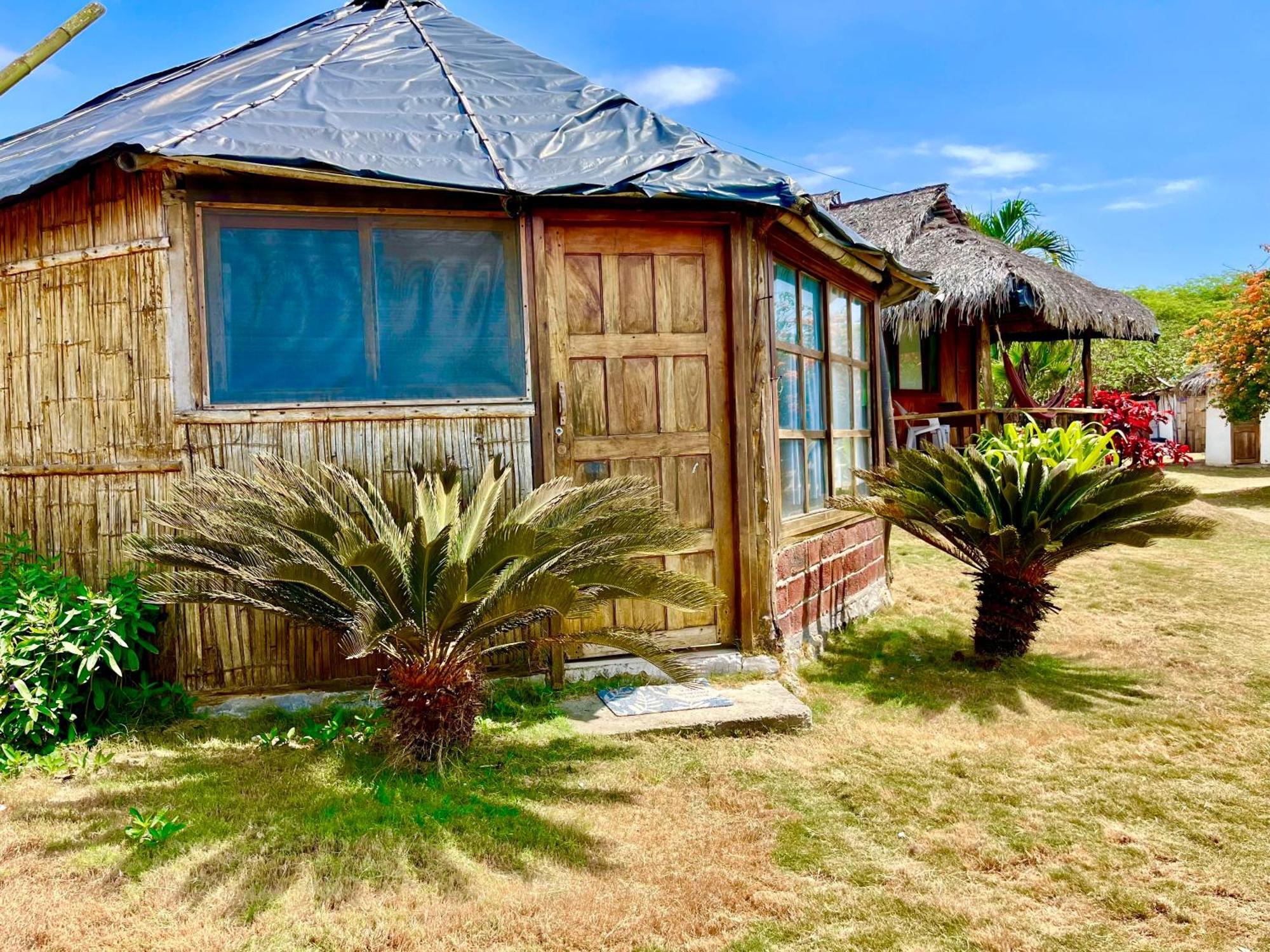 Kamala Surf & Backpacker Hostel Montañita エクステリア 写真