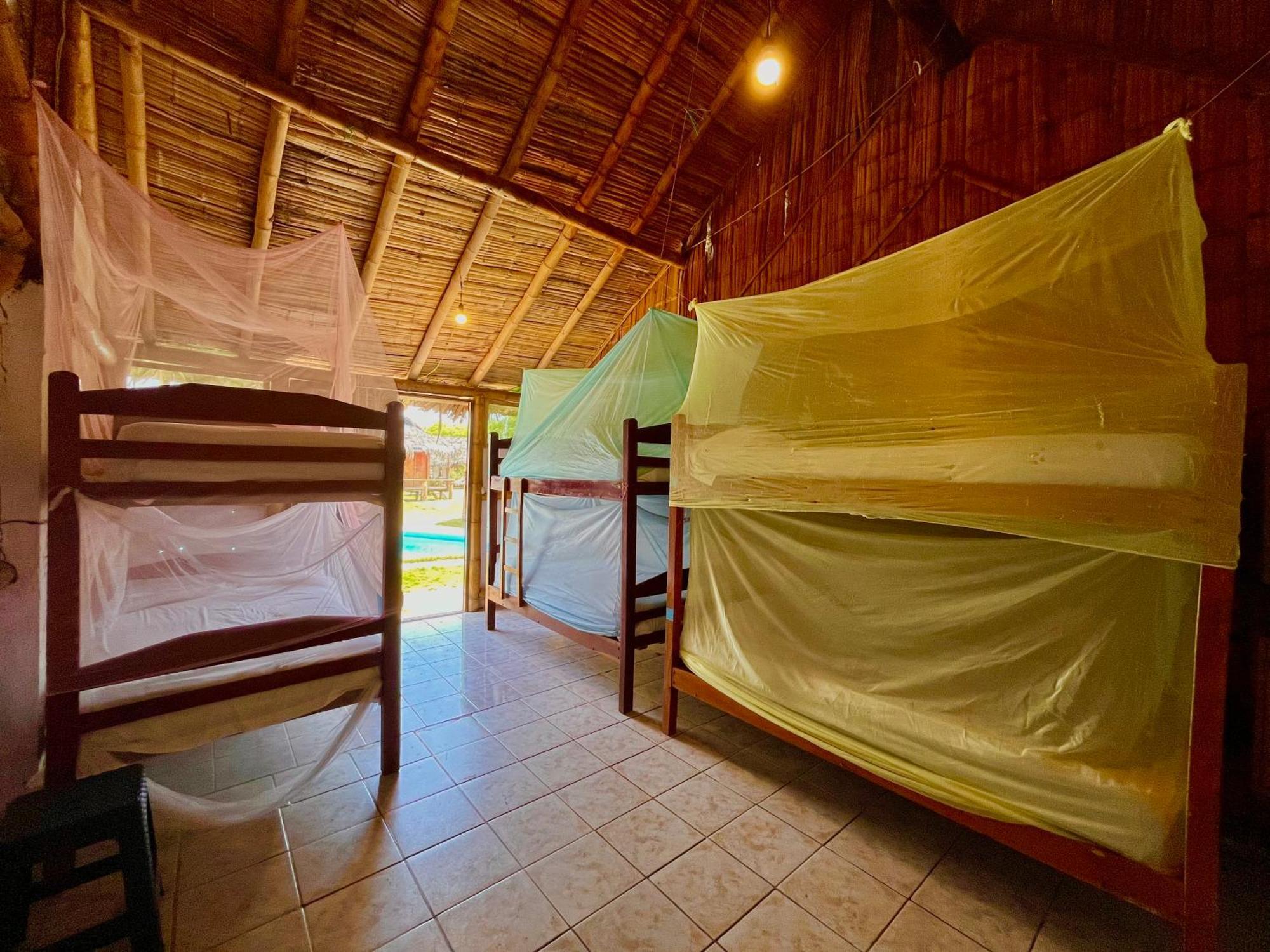 Kamala Surf & Backpacker Hostel Montañita エクステリア 写真
