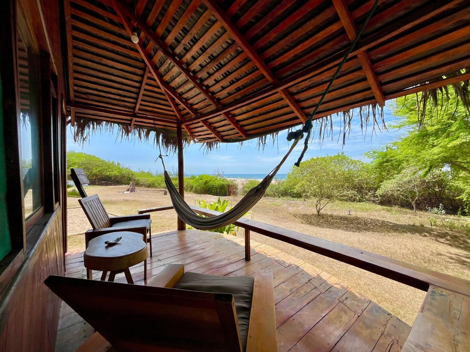 Kamala Surf & Backpacker Hostel Montañita エクステリア 写真