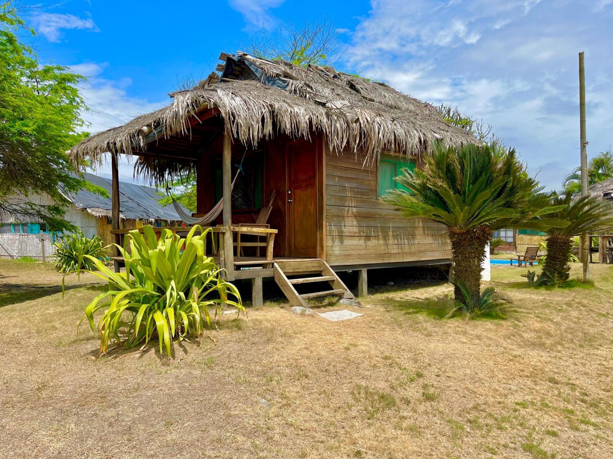 Kamala Surf & Backpacker Hostel Montañita エクステリア 写真