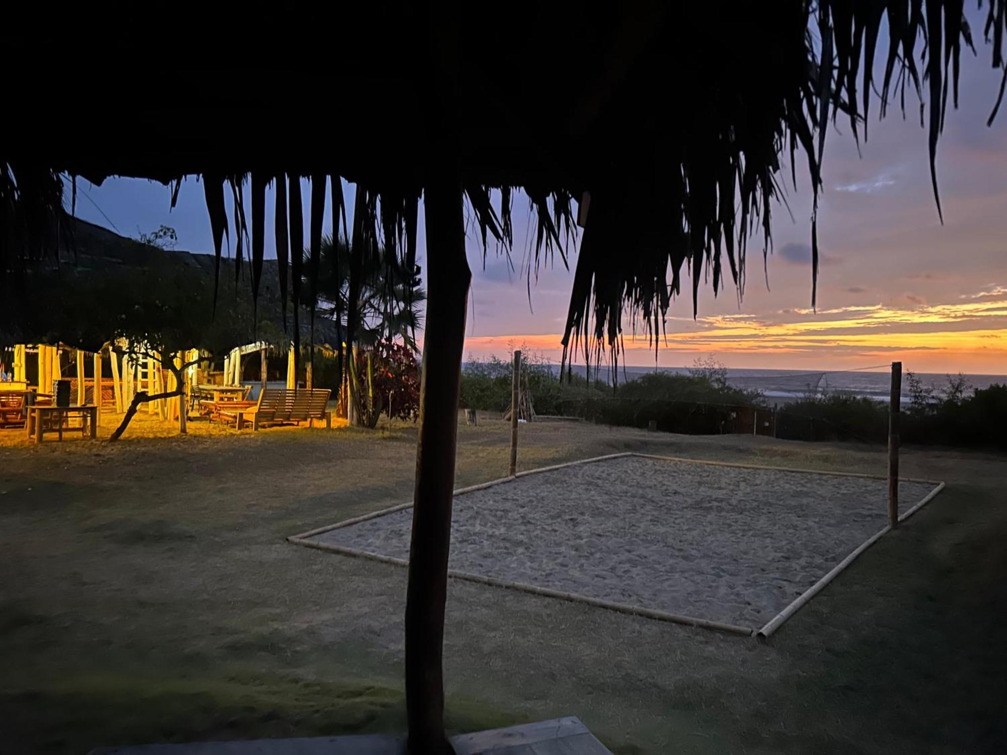 Kamala Surf & Backpacker Hostel Montañita エクステリア 写真